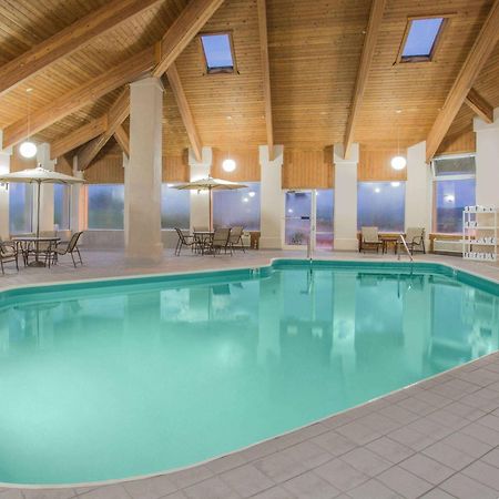 Baymont By Wyndham Freeport Hotel Buitenkant foto