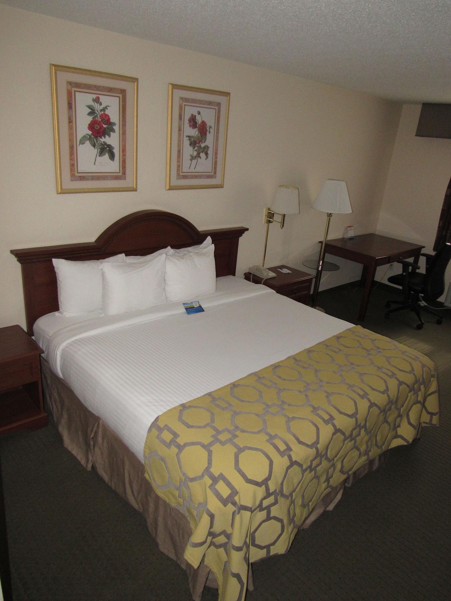 Baymont By Wyndham Freeport Hotel Buitenkant foto