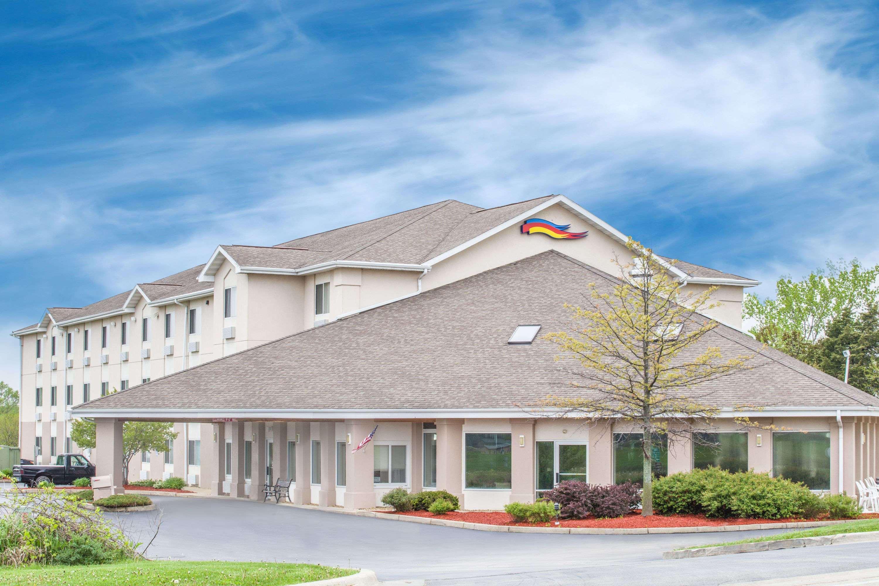 Baymont By Wyndham Freeport Hotel Buitenkant foto