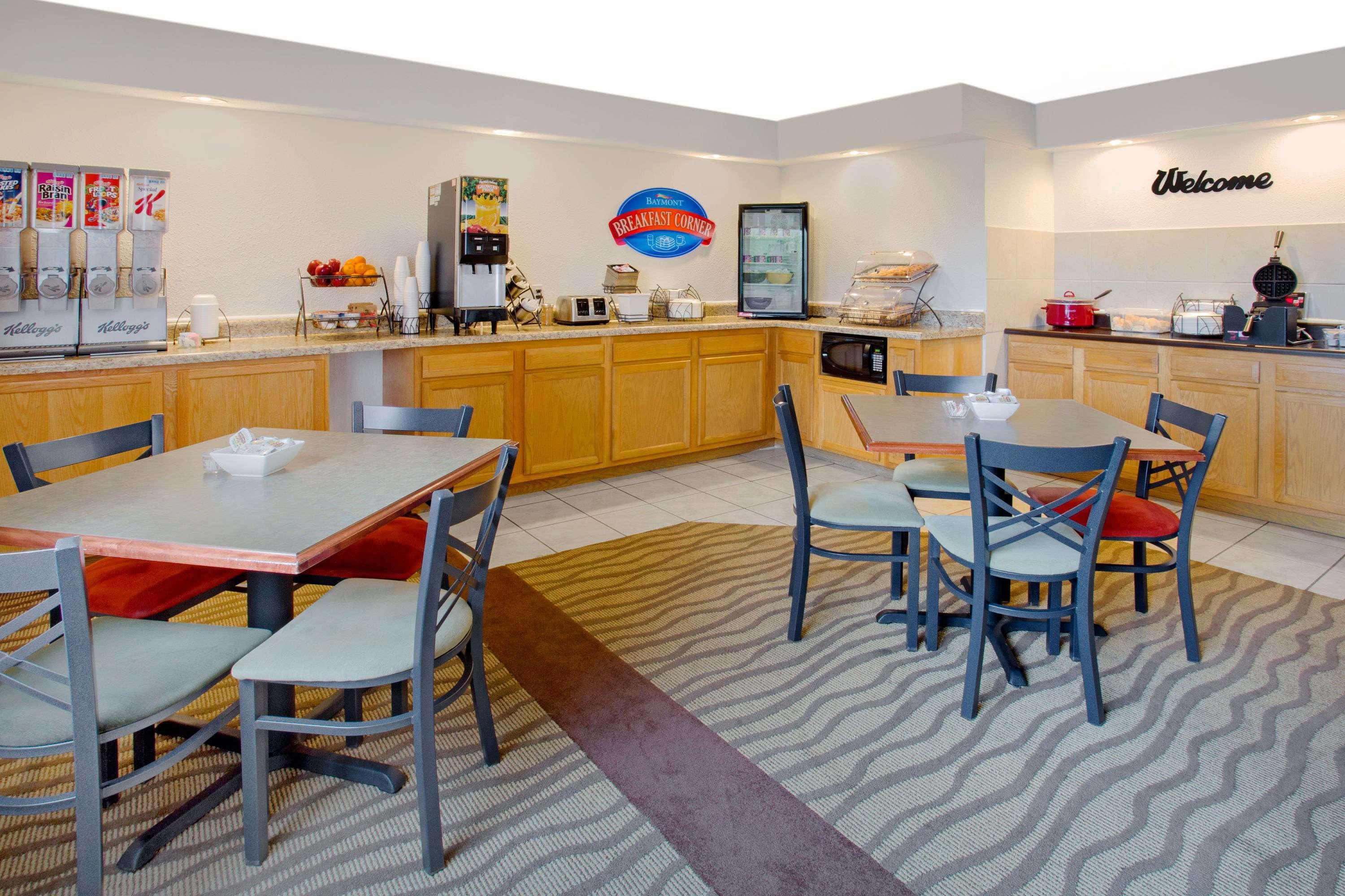 Baymont By Wyndham Freeport Hotel Buitenkant foto