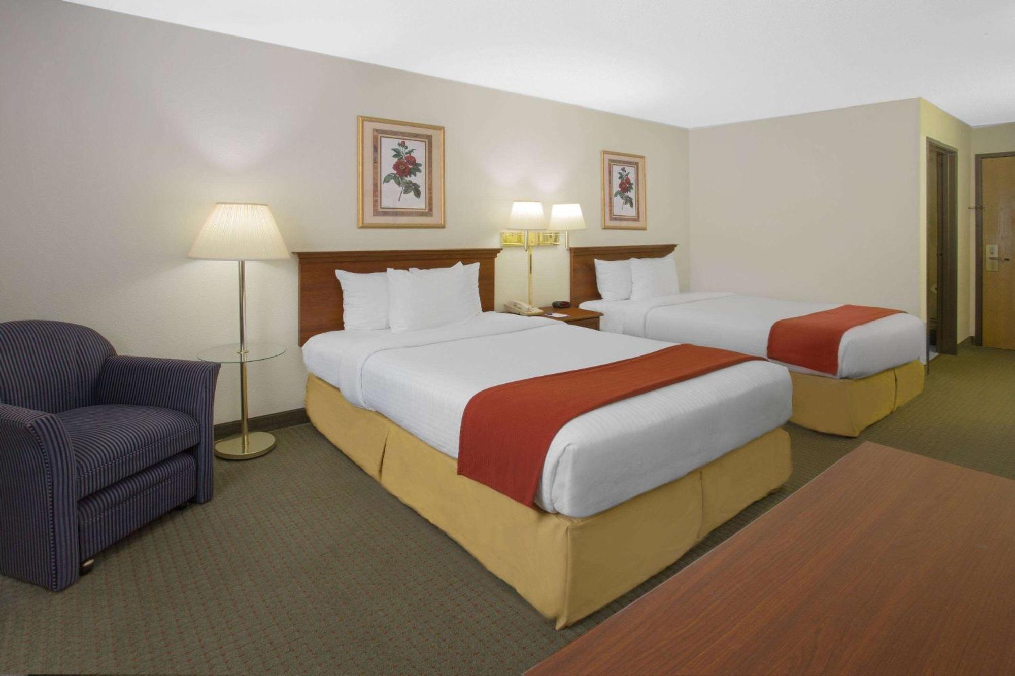 Baymont By Wyndham Freeport Hotel Buitenkant foto