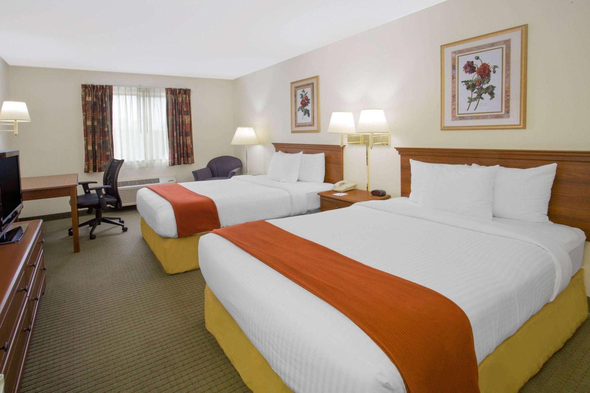 Baymont By Wyndham Freeport Hotel Buitenkant foto