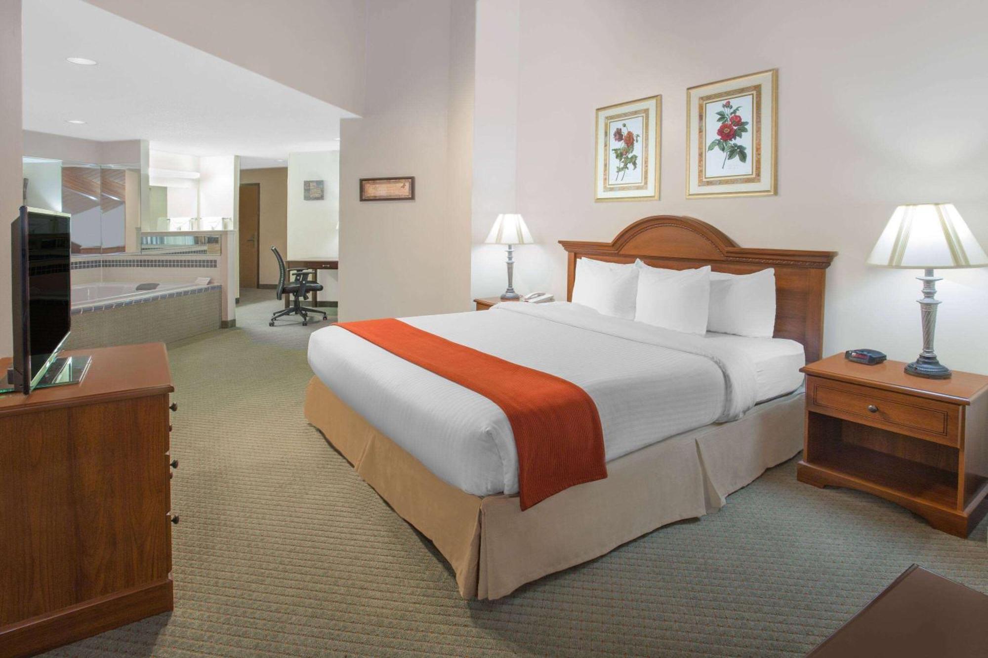 Baymont By Wyndham Freeport Hotel Buitenkant foto